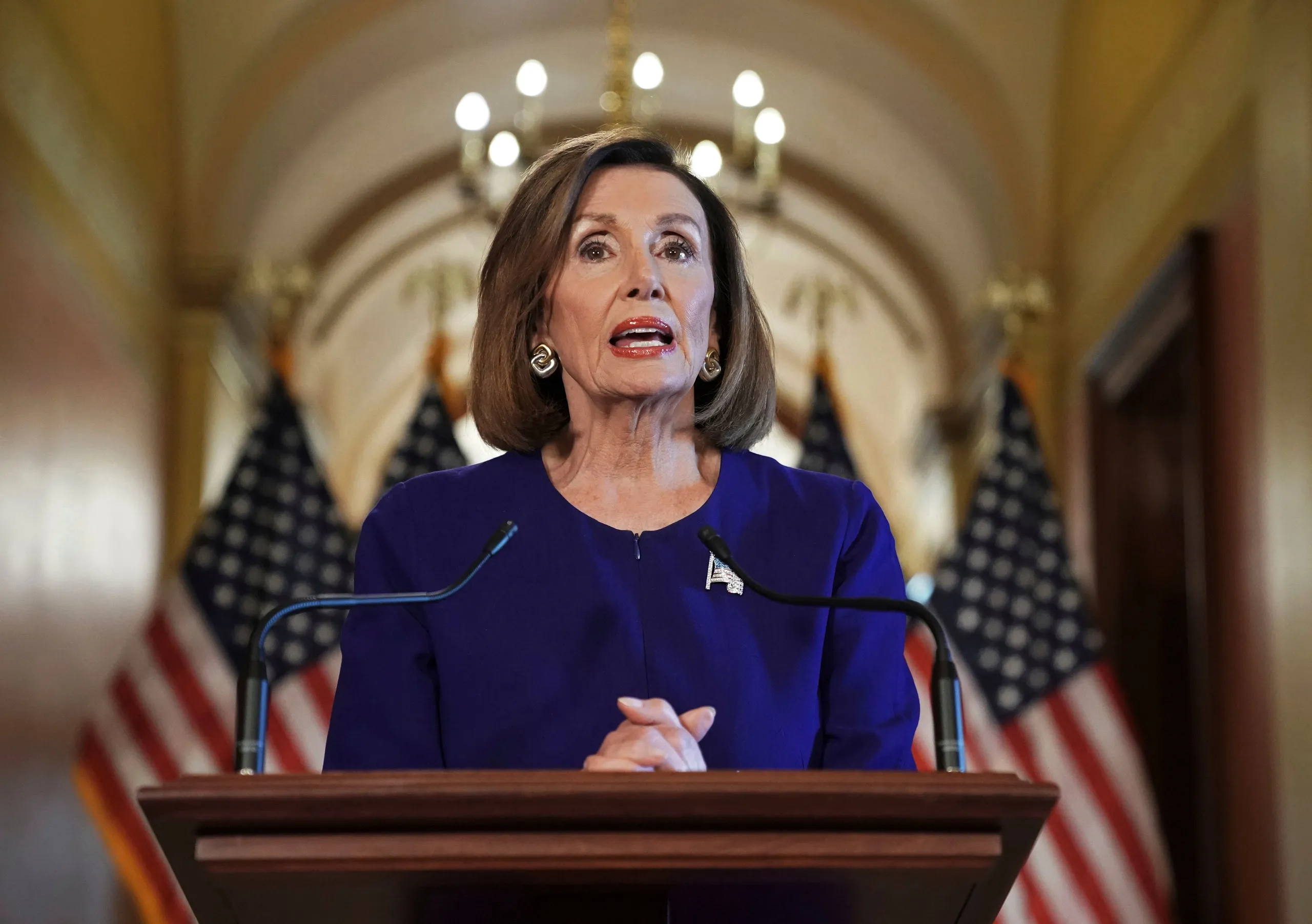 NANCY PELOSI: USCITA DI SCENA CON AZZARDO